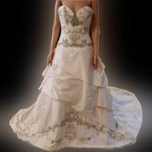 St. Pucchi White Wedding Gown with Silver Embroidery - NEW